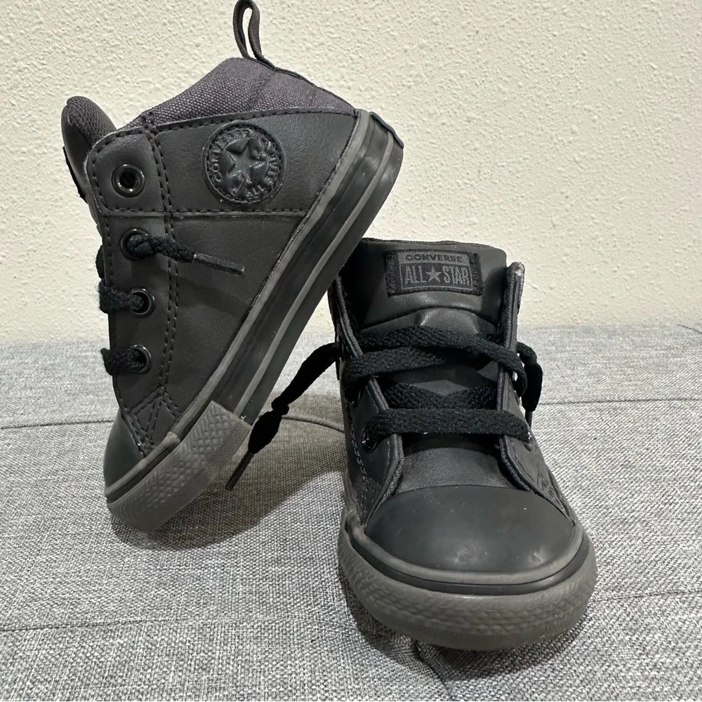 Converse Chuck Taylor All Star Axel Mid Sneakers